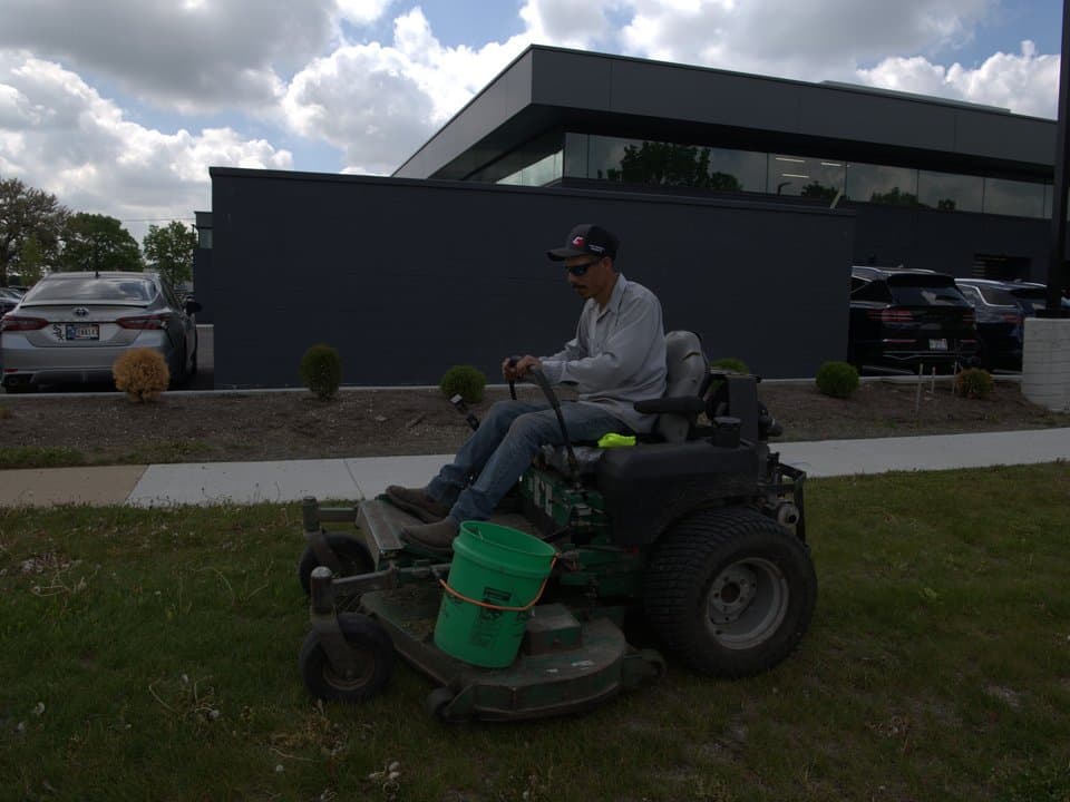 HOA en Naperville, renovación de césped